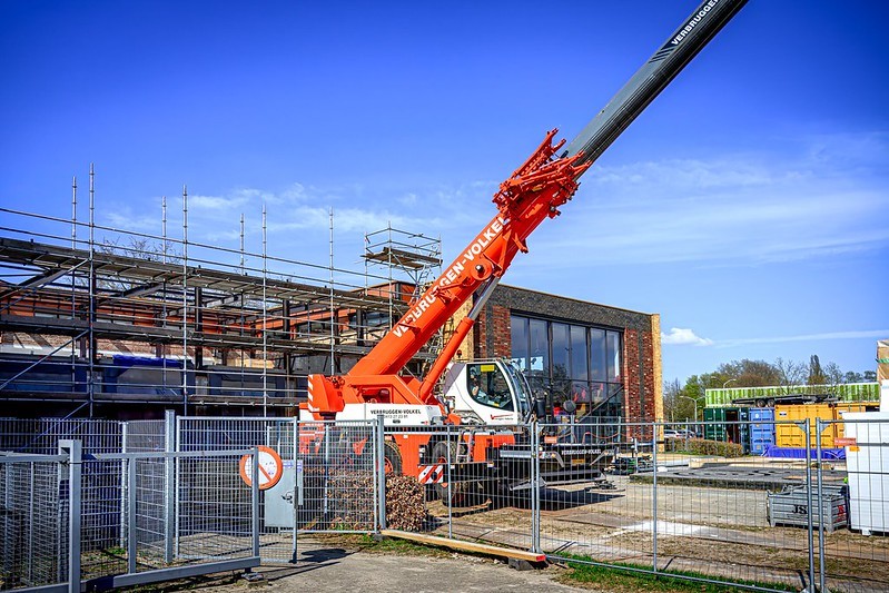 Foto hijskraan bij Mozaiek