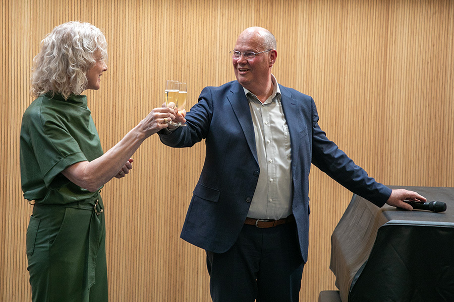 Wethouder Twan van Bronkhorst en Henriëtte Mooren - van den Boomen
